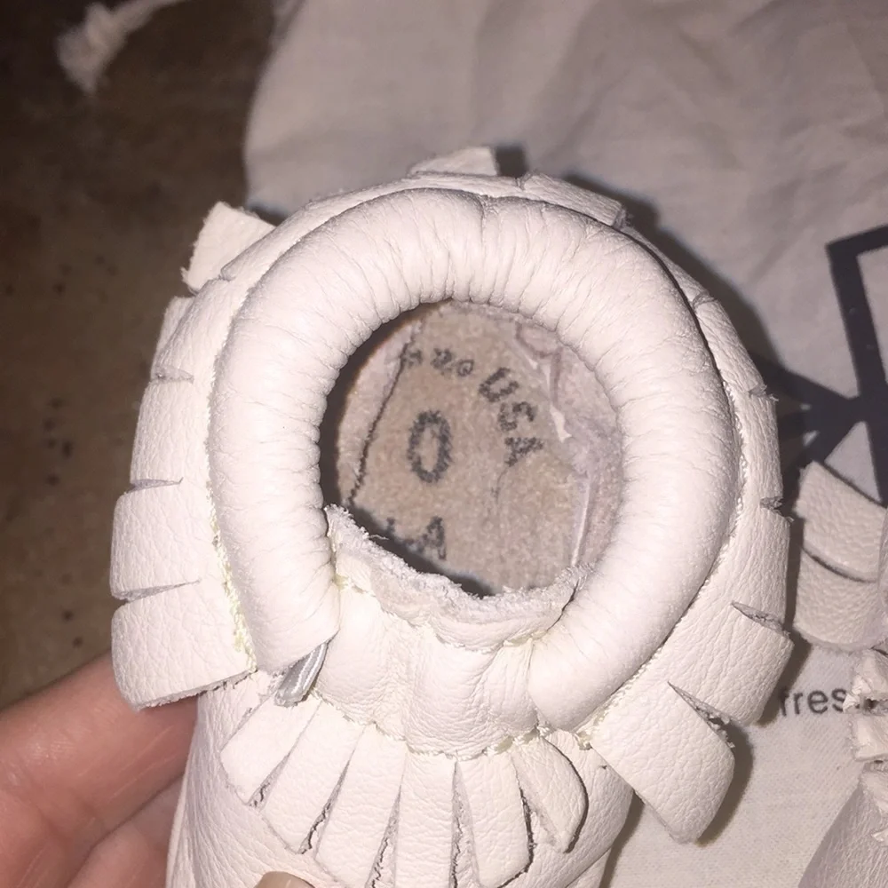 FRESHLY PICKED Newborn soft suede shoes with bag
